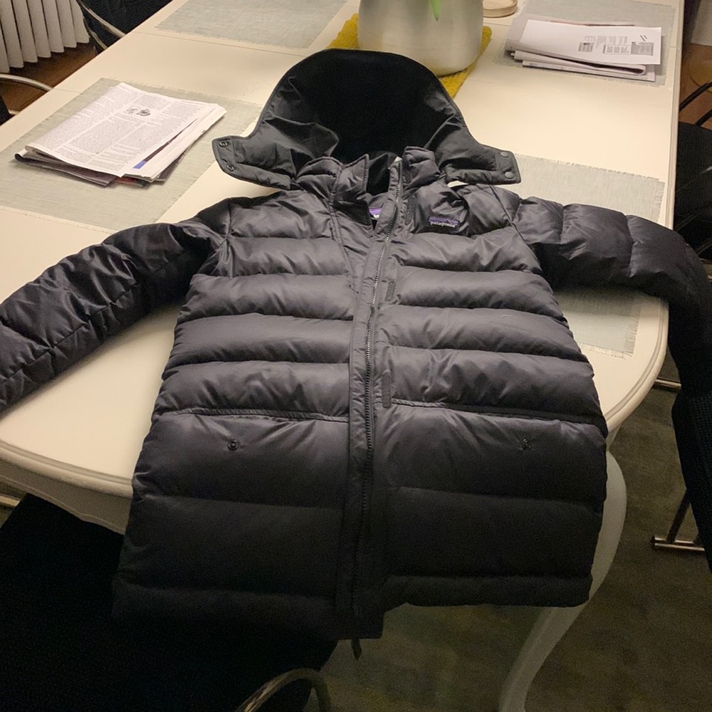 Removable hood worn once Patagonia down coat girls age 12